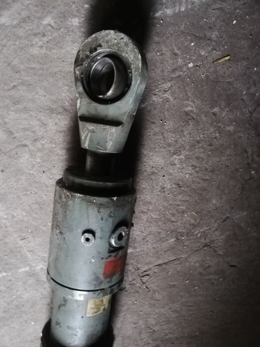 Starocie stary siłownik hydrauliczny-CIEZKI