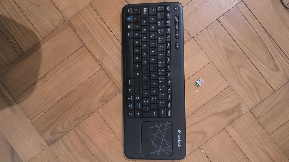 Teclado Sem Fios Logitech K400r com Touchpad – layout português