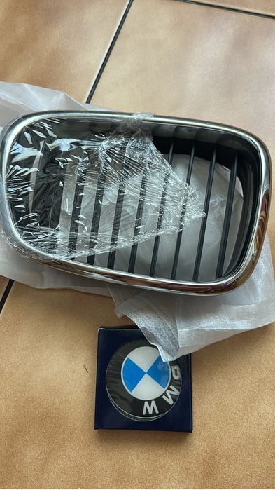 Grill nerki BMW E39 logo zestaw