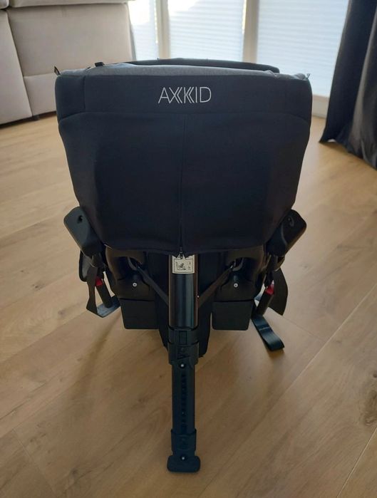 Fotelik samochodowy Axkid MiniKid, 9-18 kg. Szary czarny.