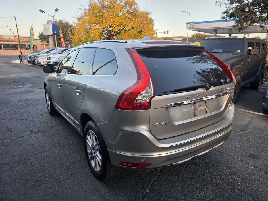 Volvo XC60      2016