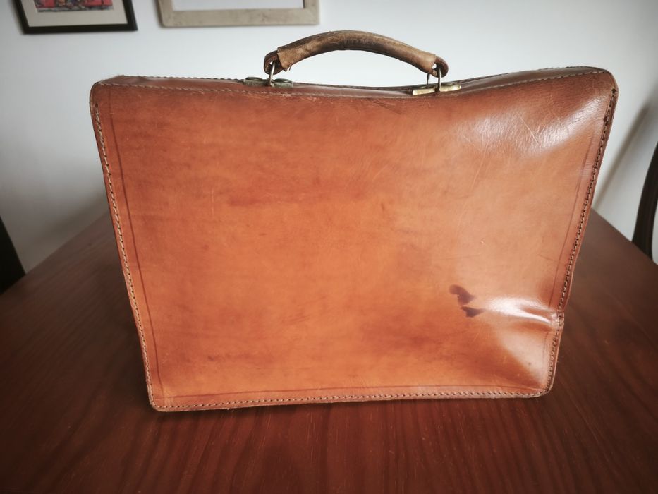 Mala pele unisexo. Bom estado.