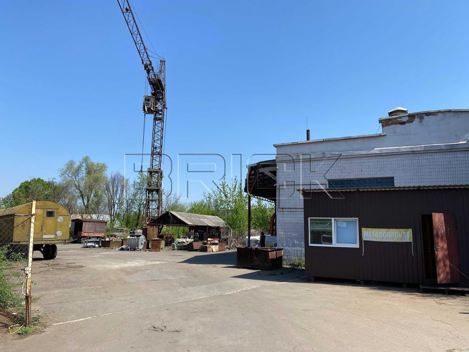 Продам у центрі міста майновий комплекс з виробничим обладнання