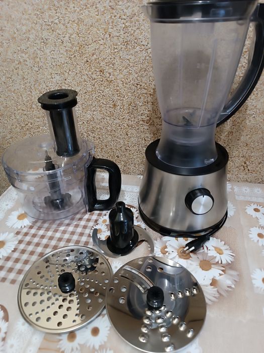 Продаю кухонний комбайн б/у, +в подарунок 6 шт. стаканів