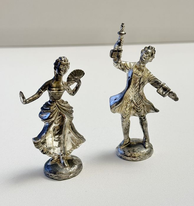 Stare figurki metalowe platerowane kolekcjonerskie para