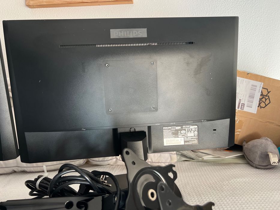 Pack completo: 2 Monitores Philips 24” Full HD + Suporte duplo HUANUO