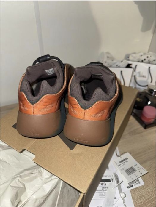 Yeezy 700 v3 кроссовки оригинал, с farfetch