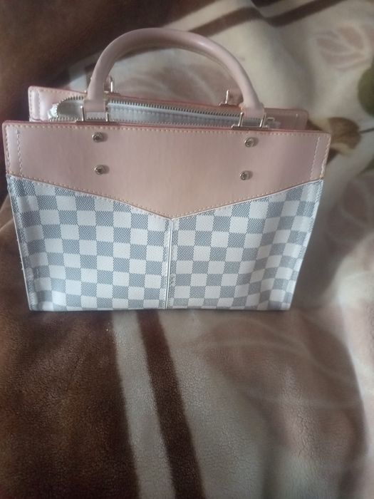 Сумка LOUIS VUITTON paris в ідельному стані орігінальна з бірками дефектув немає ціну придлагайте