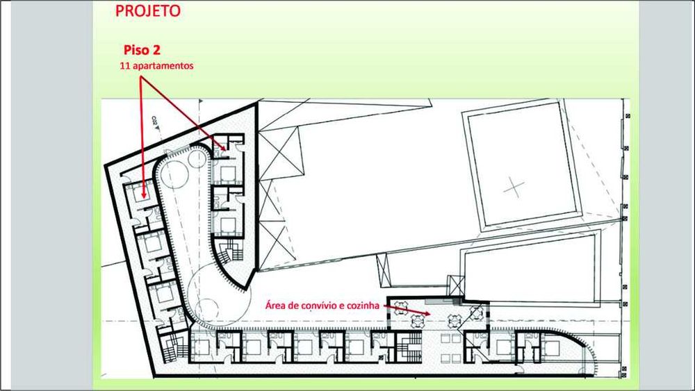 Vende-se terreno de 775m² com moradia T6, São Mamede de Infesta, Porto