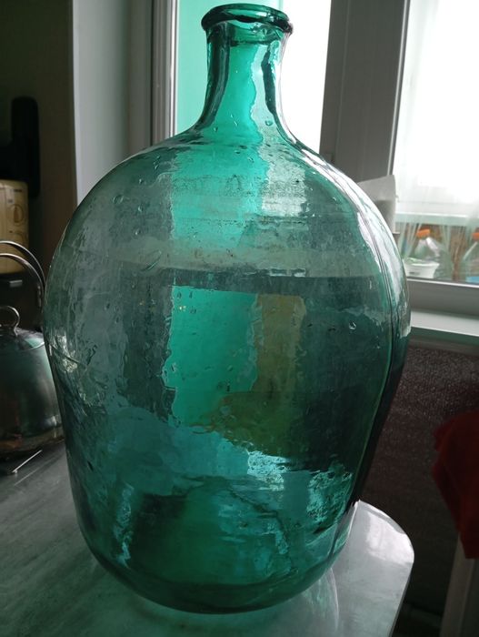 Продаю бутиль під вино. 20 літрів -2шт. 15літрів-2шт. 10літрів-1шт.