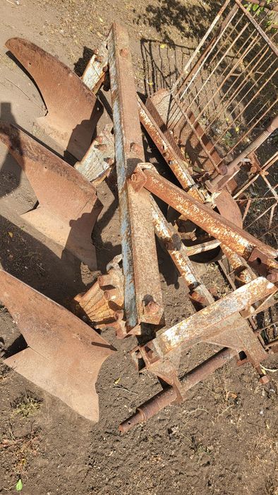 Плуг  трьохкорпусний ПЛН 3-35