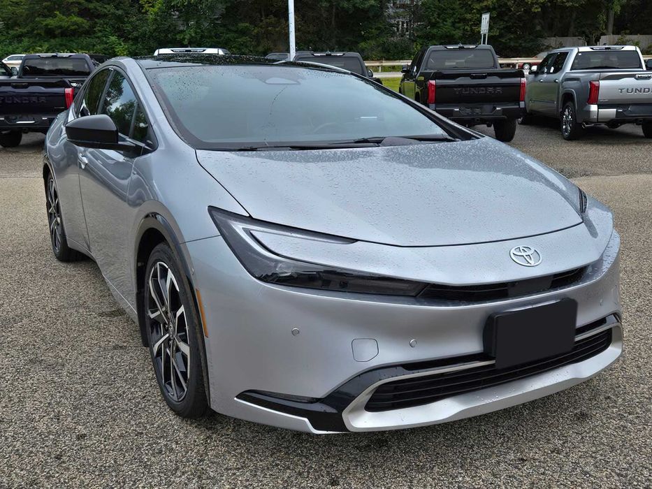 Toyota Prius Prime      2024