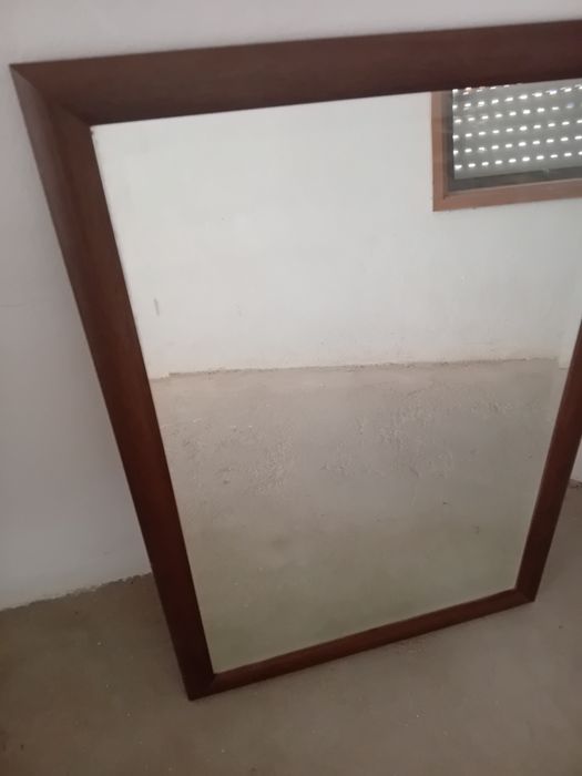 Espelho moldura de madeira