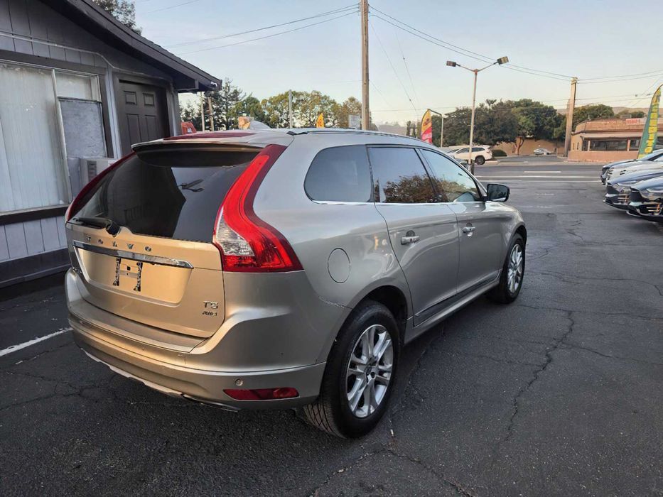 Volvo XC60      2016