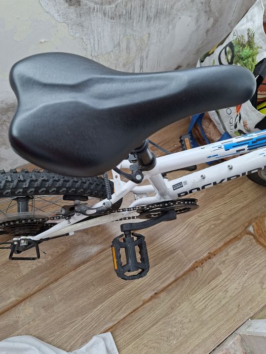 Bicicleta btt rockrider st 120 20" branco todo o terreno, com 6 velocidades e rodas/aro de 20 polegadas.