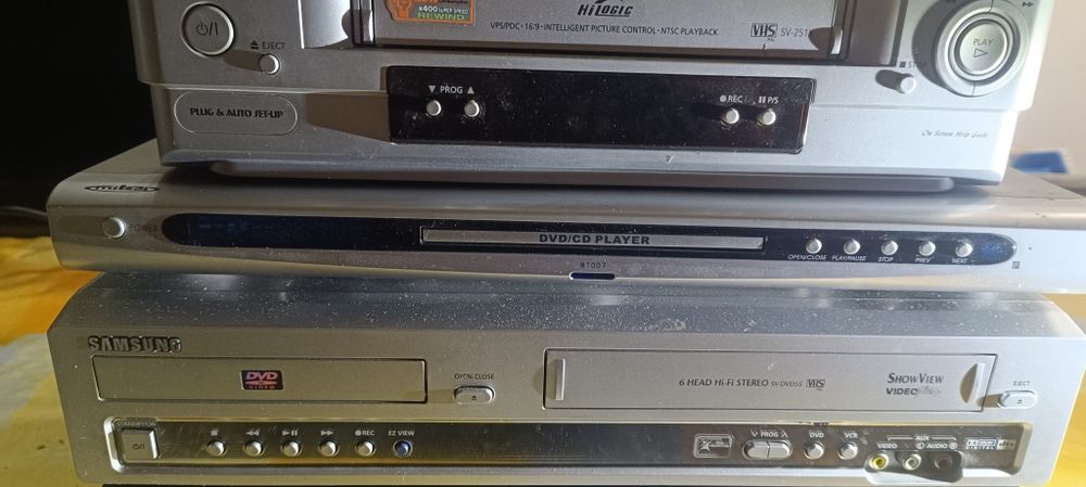 Leitores VHS, leitor DVD, leitor Cd