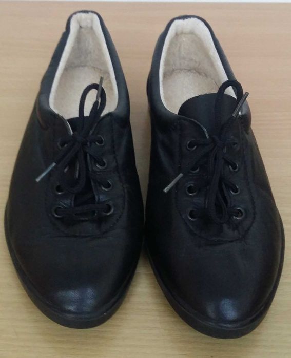 Buty baleriny wiązane czółenka skóra naturalna czarne SOFTIES 38
