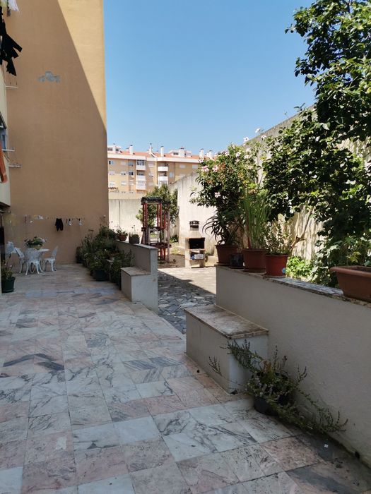 Apartamento t2 rc.  Agualva Cacém..