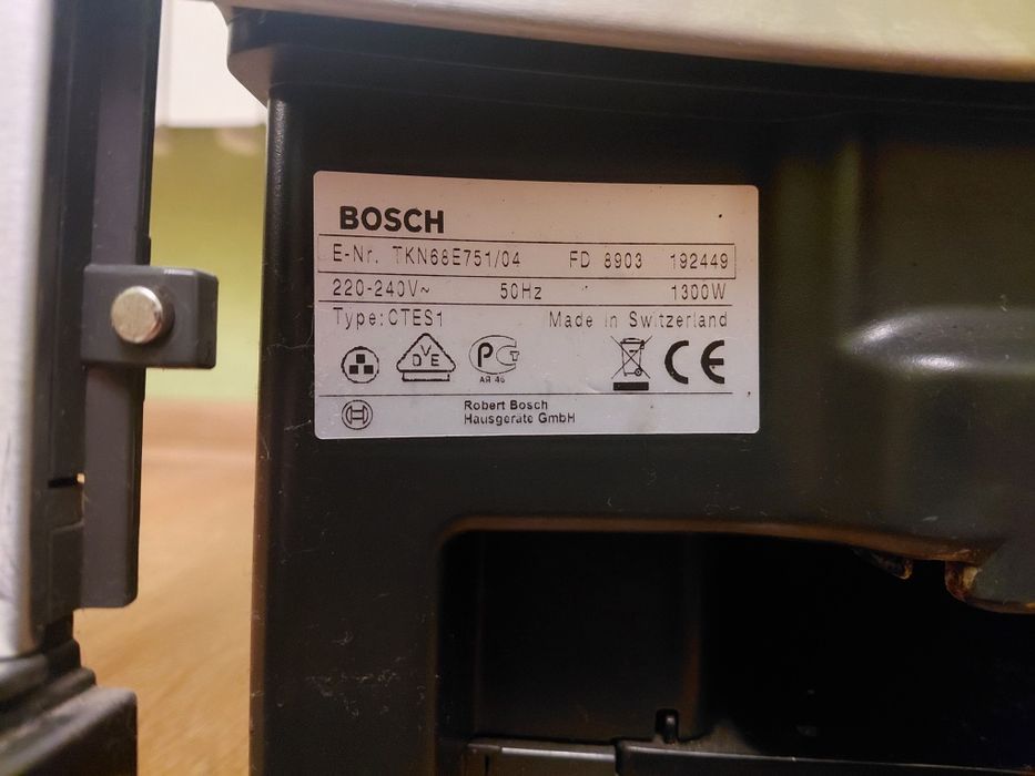 Ekspres do kawy Bosch do zabudowy lub wolnostojący.