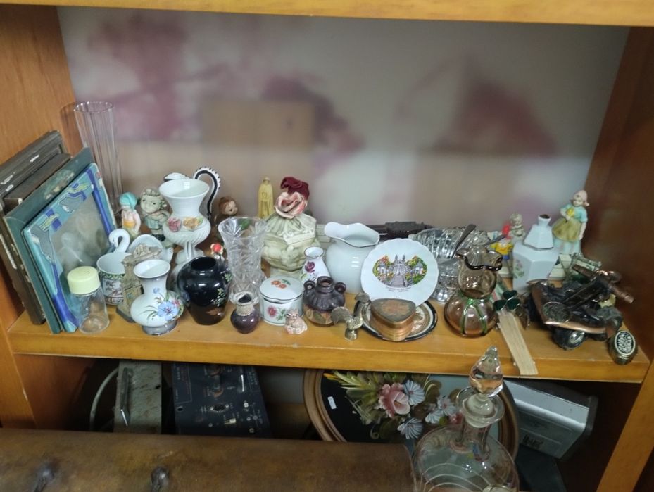 Various Decorative Items469005775741931523
