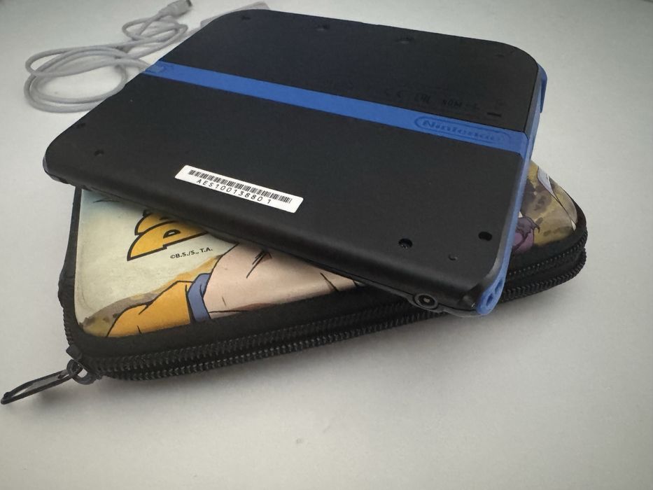 Nintendo 2ds azul e preto