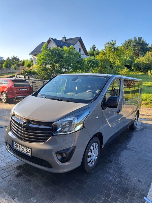 Wynajem Busa 9 osobowego