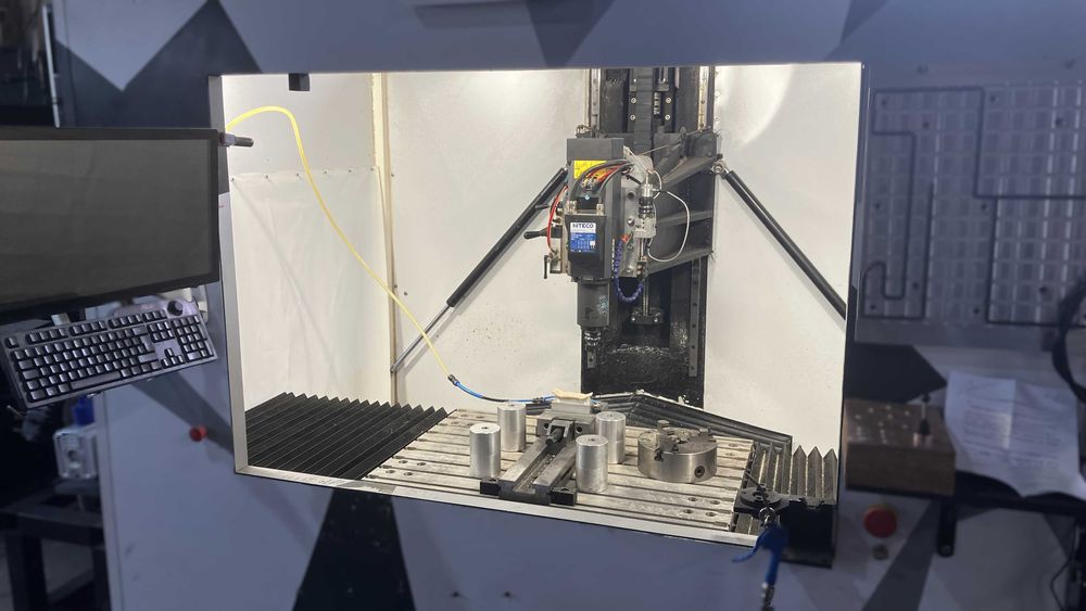 Oficina Totalmente Equipada – Espaço para Coworking Industrial