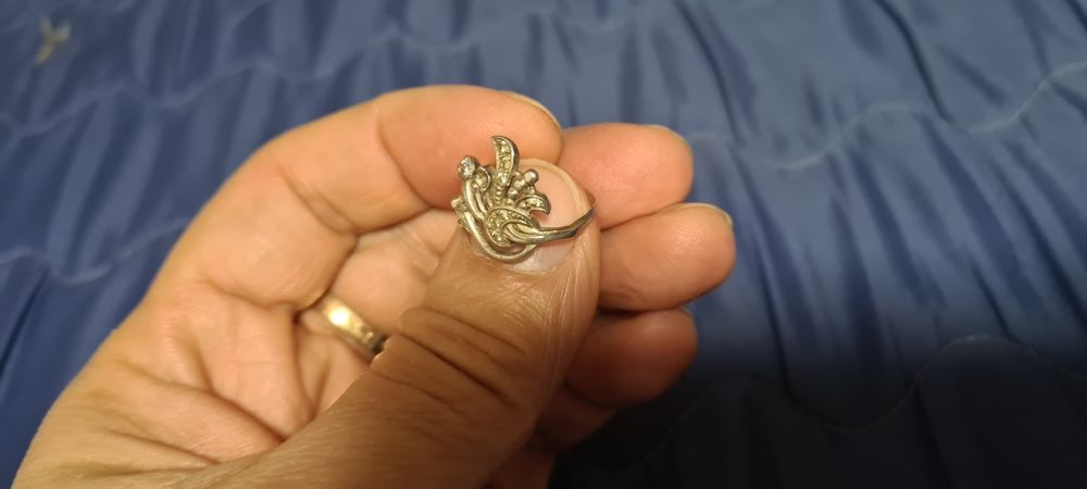 Серебрянная кольцо с белыми камнями 925 пробы, размер 18,5- 19.