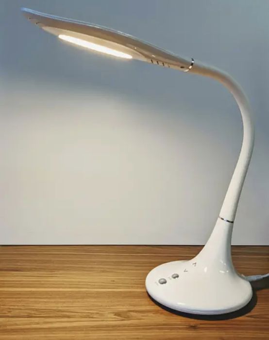 Настольная светодиодная лампа LED  3 вида света