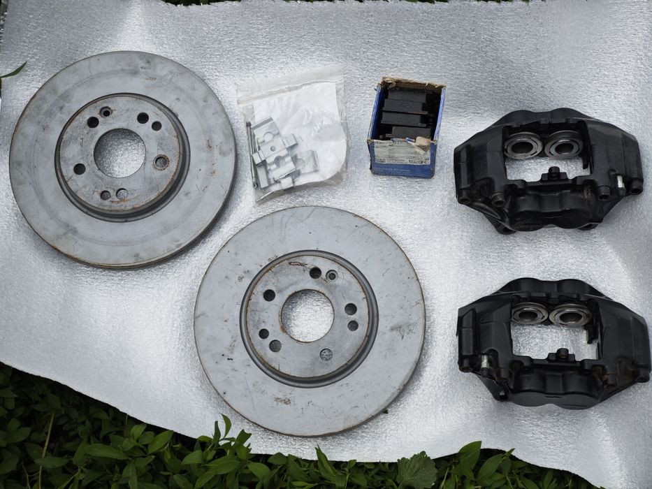 Комплект передніх гальм W140