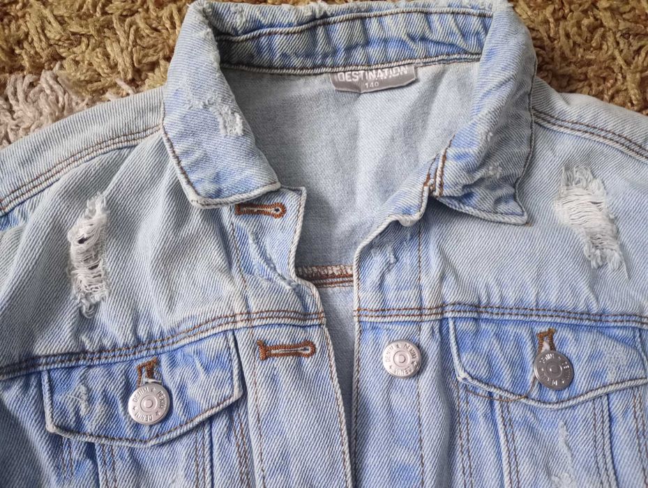 Bluza katana kurtka jeansowa jasna przecierana z dziurami rozm. 140