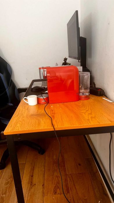 Mesa de escritório + cadeira gaming — Almada