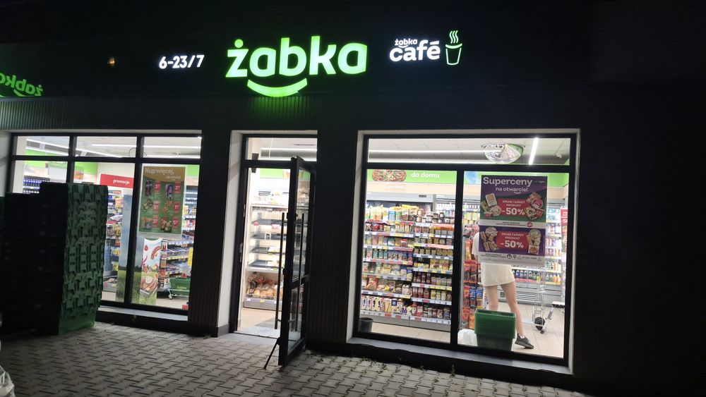 Mycie okien, witryn i balustrad