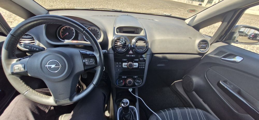 Opel corsa d 1.4 2010 Gasoline