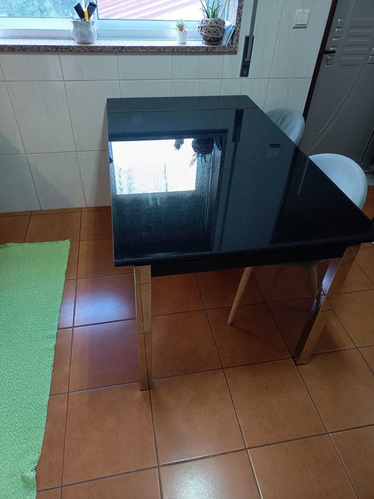 Mesa de Cozinha Extensível em Vidro Temperado Preto – Como Nova