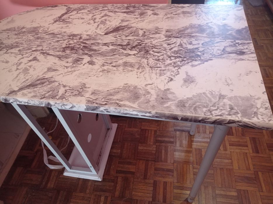 Mesa de apoio ou para refeição