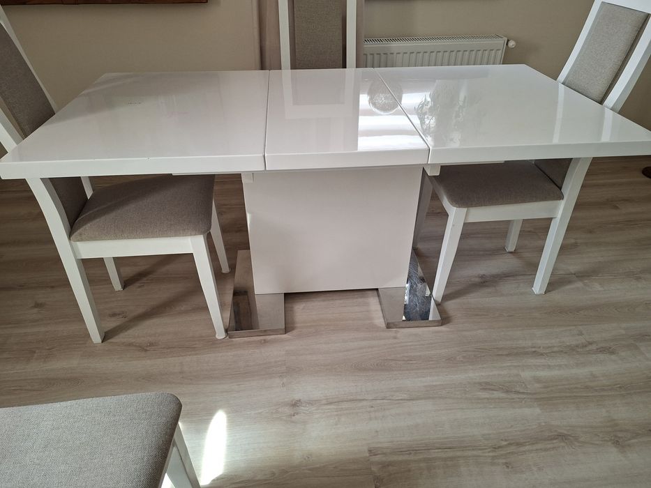 Stół rozkładany + 4 krzesła