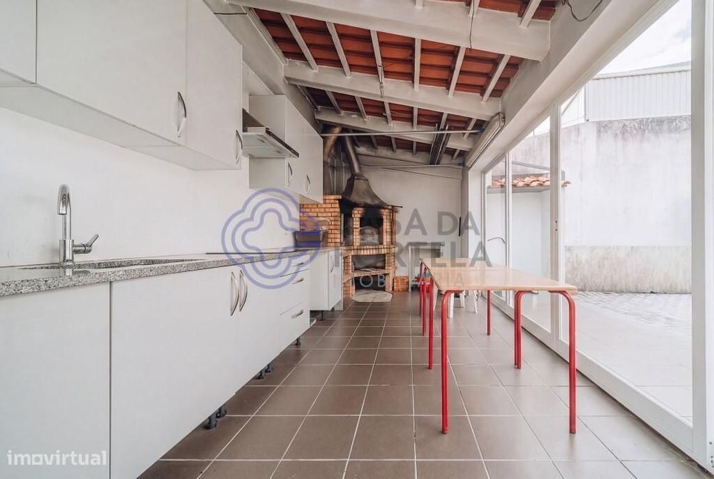Moradia isolada T5 c/logradouro e garagem - Algueirão Mem Martins, Sin