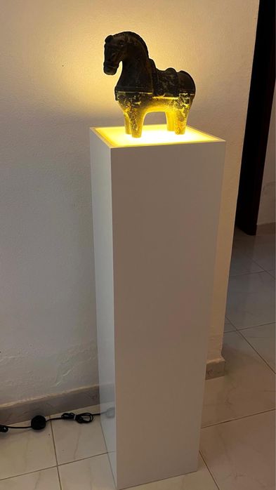 Coluna/Pedestal iluminado