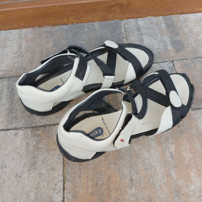 Sandały skórzane wyprofilowane 39