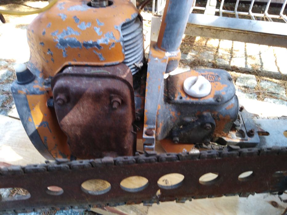 Pily spalinowe Ural 2