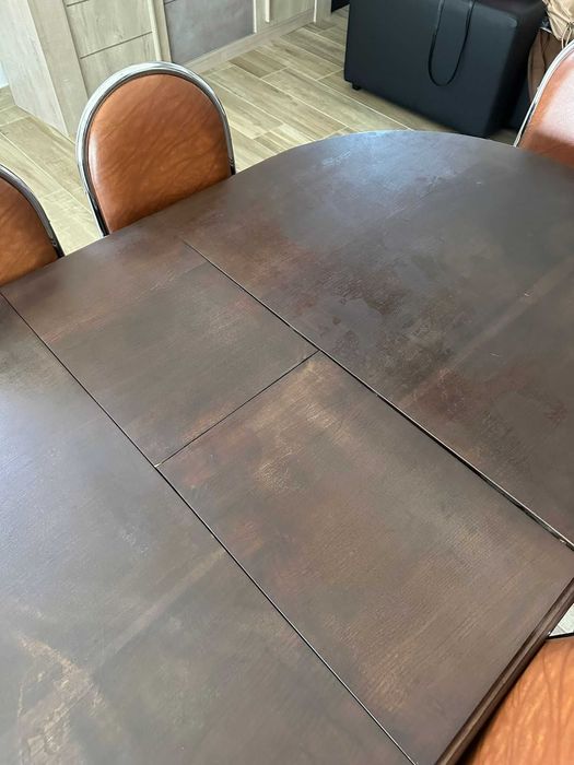 Mesa de sala com cadeiras