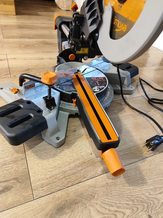 Piła ukosowa z posuwem Evolution SMS-DB 2000w, tarcza 255mm, 2025r
Pi