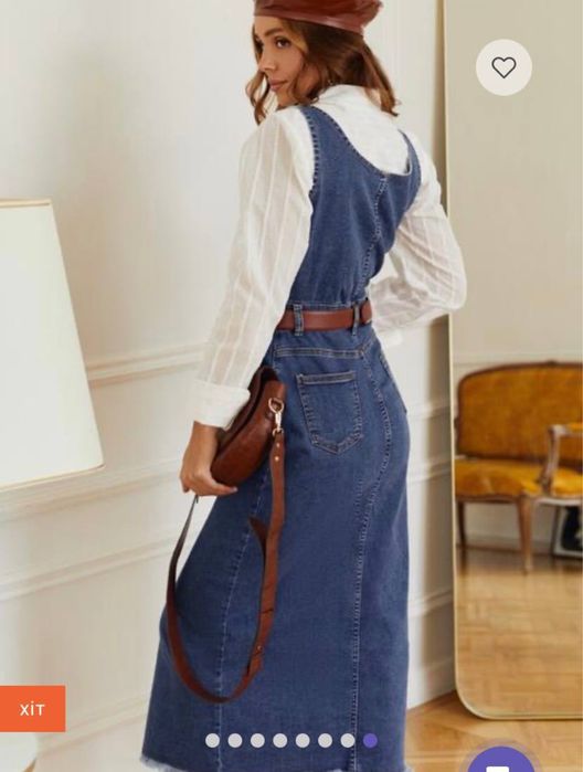 Джинсовий сарафан довжини міді.