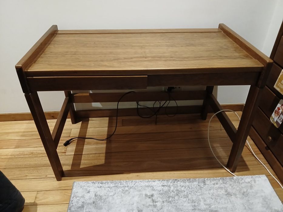 Secretária em ótimo estado