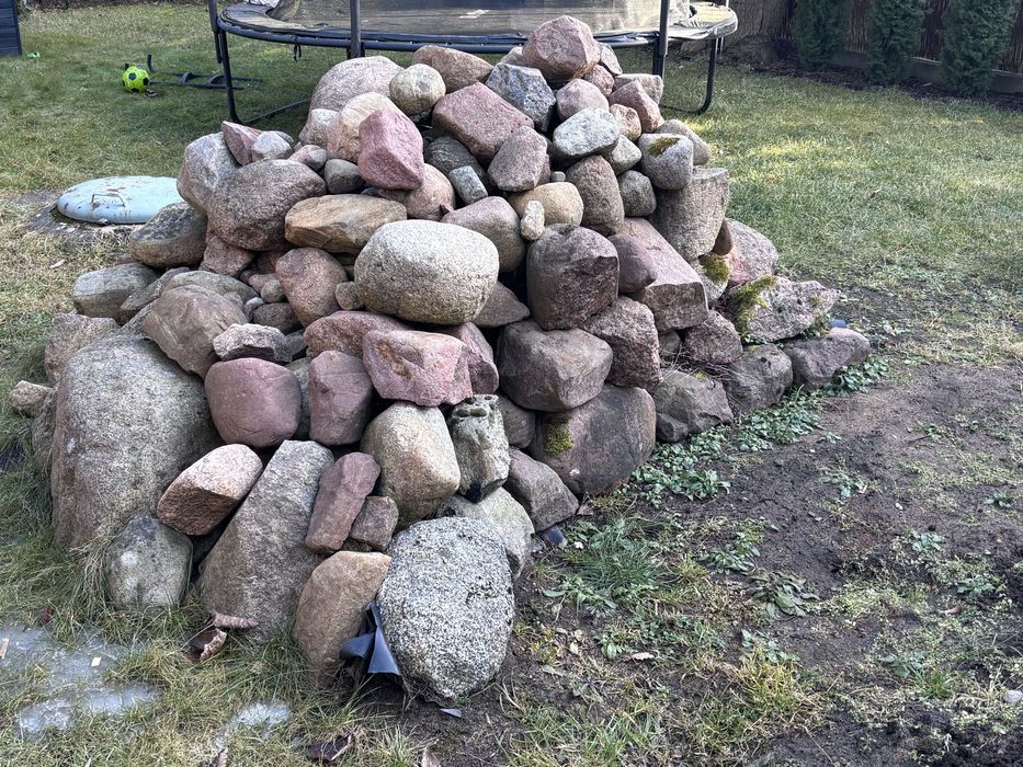 Oddam kamienie z ogrodu