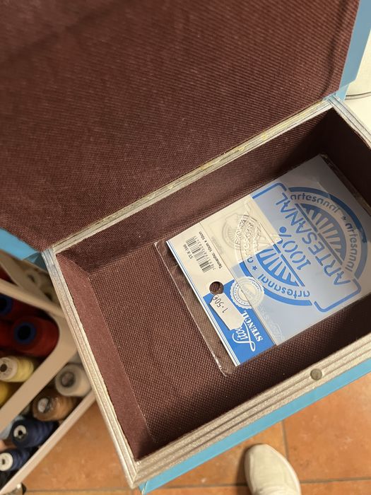 Caixas em forma de livro quarto criança