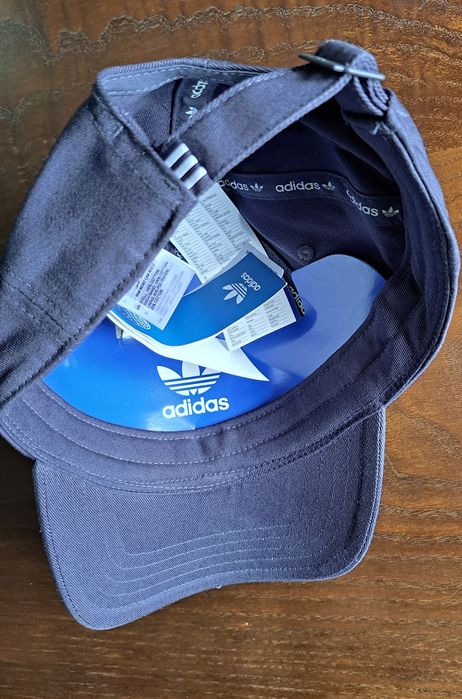 Chapéu marca Adidas - Cor azul marinho