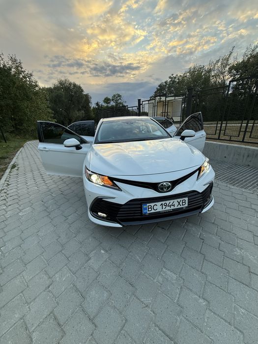 Продам економну TOYOTA CAMRY Hybrid
