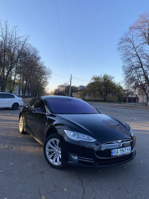 Tesla model S P85+
